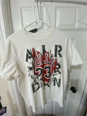 Nike/Jordan Chicago Bulls #23 White Graphic Tee